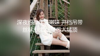 风骚女模特伺候两个小哥哥激情3P，全程露脸场面淫乱刺激，舔弄两个大鸡巴，前插后入各种玩弄，精彩不要错过