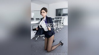 黑客破解家庭监控摄像头偷拍❤️卫生间丰满女主与佣人洗澡上厕所