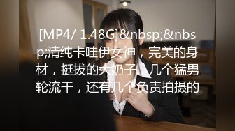 壮哥哥卧室后入双马尾妹子，卖力深喉粗屌，掰腿传教狠狠打桩一顿