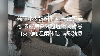 熟女阿姨偷情老外 又舔又亲 被无套输出 完事还送阿姨一条裙子 非常开心