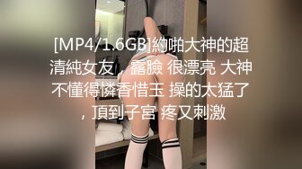 后入女友和闺蜜的两个穴，两种淫液的润滑