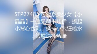 【户外】我在公园自慰，吸引来一个男人摸我的屄。 (646c37b714756)