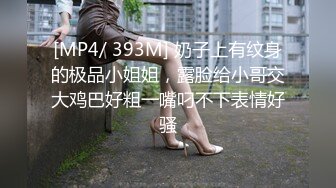 极品反差婊真的嫩啊，粉嫩小逼被大屌无套插入，进进出出好带感，忍受着低吟着，刺激呀！