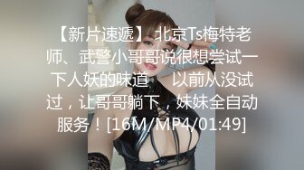 洞中偷窥美女嘘嘘 妹子擦个逼用得着这么多纸吗