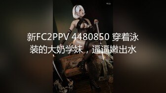 小骚逼露脸洗干净了伺候小哥哥诱惑狼友，舔鸡巴的样子好骚吸蛋蛋，深喉抽插，后入草屁股，撸着进小嘴给她吃