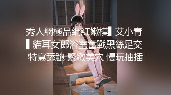 金发女抓着自己男友鸡鸡玩深喉