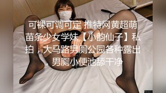 官方售价39元吊带花裙美女和姐妹喝完喜酒在路边等车穿着性感白色微透蕾丝内勒出逼缝隙露出内裤路人视角都能看到