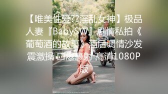 新来的少妇镜头前被狼友调教，全程露脸自己揉捏奶子自慰骚逼呻吟，叫声骚浪迷人伸着舌头要舔哥哥的大鸡巴