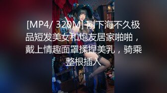 可爱型女生看自己逼