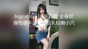 妖艳美少妇，换上情趣网袜美腿，狼友们眼睛都简直了