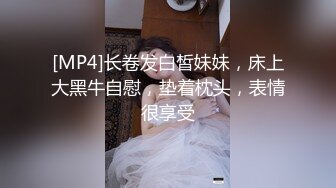 约个单男一起3P小炮友，嗨没干B已经流了好多水