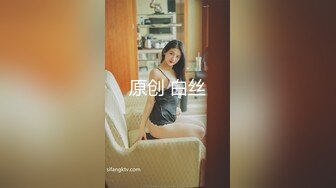 人妻美少女，无套女上位做爱流出，一脸娇羞带着笑容，真美！