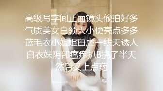 [MP4/ 1.59G] 良家小少妇为了生活露脸3P性爱，让两个大哥轮流玩弄，揉奶玩逼各种抽插对着镜头浪叫呻吟