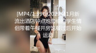 海角社区教师母亲勾引儿子了乱伦??老公喝醉了，教师母亲和儿子偷偷做爱