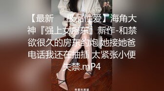 带小骚货出来玩个车震，全程露脸口交大鸡巴非常乖巧，小奶子还玩个乳交，直接后入小屁股对准鸡巴插进去浪叫