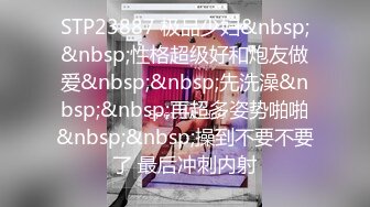 正在骑着鸡吧，情人打电话来约坦克骚妈，直接啪啪大力坐内射骚妈说不过瘾