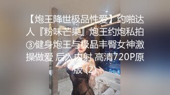 大奶骚货来了，露脸表情妩媚风骚，揉骚奶子大黑牛自慰骚穴呻吟