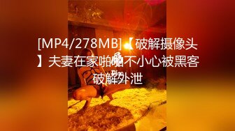 私房售价52元YC663两位lo裙小姐姐逛商场，其中一位小姐姐竟然没穿内裤还在镜头前弯腰毛又黑又长