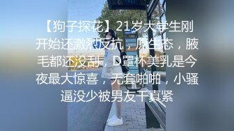 甜美清純上海妹,情趣聖誕套裝,奶子發育真不錯,竹筍型的,十分可愛