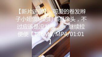 [MP4]双飞极品粉穴漂亮女技师 两个无毛小骚货轮流女上骑乘大屌上肆意扭动腰肢 直顶花心舍不得下来 真会玩