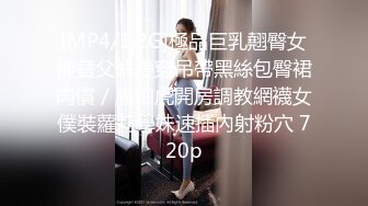 极品CP✅魔手》疯狂大胆坑神躲进商场女_厕独占一个坑位隔板缝中偸_拍各种B形妹子方便▲极限特写镜头快要碰到B了 (1)