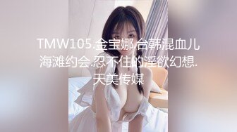 极品短发气质反差少妇 在小区楼道内就想要吃大肉棒 望着小少妇渴求的眼神 只好掏出几把赏她一发