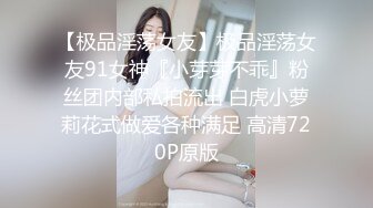 《破解居家摄像头》刚洗完澡老婆想操B可惜中年老公的鸡巴硬不起来只好作罢