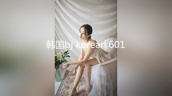 黑丝大长腿美眉胸型完美 舔逼足交无套输出白虎粉穴