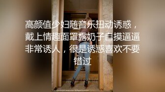 三十多岁如狼似虎极品美少妇,壹次约战4青壮男,嘴里吃壹个,两手各壹根,下面在插壹根,很难满足