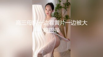 深夜的少妇勾搭小哥互动车震，主动抓着小哥的手揉捏自己的骚奶子，口交大鸡巴，在后排多体位爆草抽插好刺激