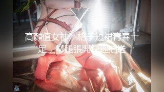 NTR绿帽大神『萤火虫』看着媳妇被单男兄弟操出白浆 真带劲，屁股撅这么高，生怕爸爸不插她！逼都被操黑了 (1)