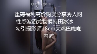 清纯学妹全程露脸下海直播赚学费，揉奶玩逼看特写，掰开骚穴展示尿道口清晰可爱，尿尿给狼友