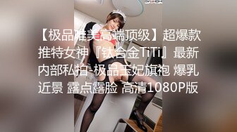 分享露脸居家肤白美乳美妇脱掉内裤在客厅地上和老公爱爱自拍 女上位夹棒猛插内射