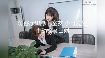 小骚货孩子睡觉了一个人在床上偷偷的掰穴自慰起来，特写蝴蝶逼