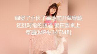 商場小飾品攤前連續抄到三個美女裙底風光,其中一個穿著透明內內