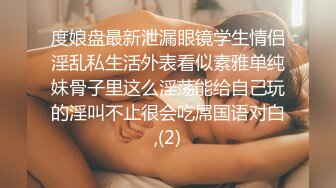 騷母狗一只喔大街上戴著狗鏈肛塞被當狗遛，非常大膽淫蕩