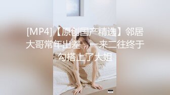 【爱情故事】良家小少妇被老公偷拍直播赚钱，累了一天不想动，岔开双腿随意干，居家环境真实刺激