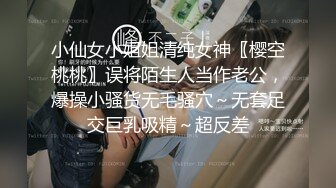 潜入单位女厕 近距离偷拍金鞋热裤美女 极品一线B