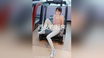 18清纯小妹妹独自在家床上自慰，脱掉内裤展示无毛肥穴，掰穴特写假屌摩擦，翘起圆润屁股后入，娇喘呻吟诱惑