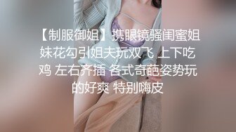 STP25101 真实年轻小夫妻，在家给老铁们直播，开档黑丝袜美腿，美女骑上来扭动小腰，镜头对着大屁股特写，射在丝袜上多毛骚逼