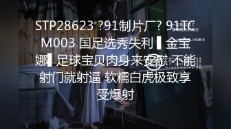 正在做月子的奶妈家里耐不住寂寞，直播赚点外快，露脸掰开骚逼特写给狼友看，双手挤着两个骚奶子喷奶水刺激