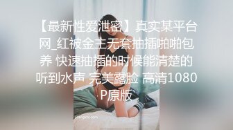 ❤️❤️肥臀爱好者，细腰蜜桃臀，红色内裤超性感，大屁股身上磨蹭，脱下内裤充气娃娃似的，后入猛怼