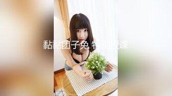 十月新流出纸箱厂女厕全景后拍 美女如云几个厂花人美逼嫩撅着屁股尿尿像喷泉