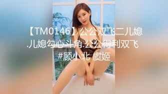 小情侣为求刺激 在公共卫生间吃鸡啪啪 妹子不敢叫 表情很享受 逼毛茂密