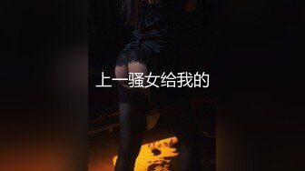 白裙超性感墨绿丁内美少妇