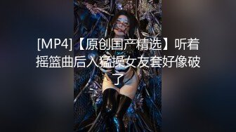 万人求重磅福利，OF极品大乳头原味小清新反差女神【纭纭】订阅，白皙蜜桃臀粉嫩美鲍道具紫薇各种淫态勾引 (3)