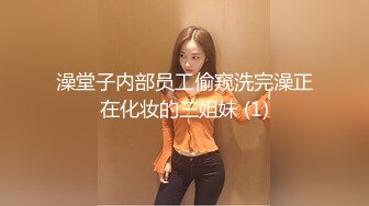 极骚小姐姐护士帽浴缸里大尺度自慰，假屌放浴缸里上位骑坐，特写圆润屁股套弄，张开双腿快速暴力抽插