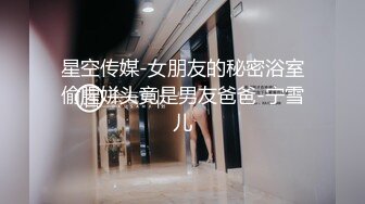 美女上司用命令的语气让下属舔美腿揉捏奶子，看着那诱人黑丝制服肉体欢快吸允操