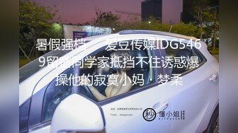 车震 老婆的欢乐时光 媳妇和单男在后座啪啪 看着老婆用心的给单男吃着鸡巴 心里会升起一股强烈的快感 这就是一个绿王八的快乐