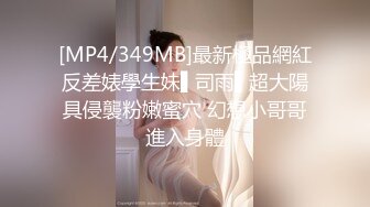 [MP4/ 642M] 骚女酒店开房两男一女3P淫乱大战，跪地两根JB轮流着交，埋头交前后一起操，大屁股上位骑乘极度淫骚